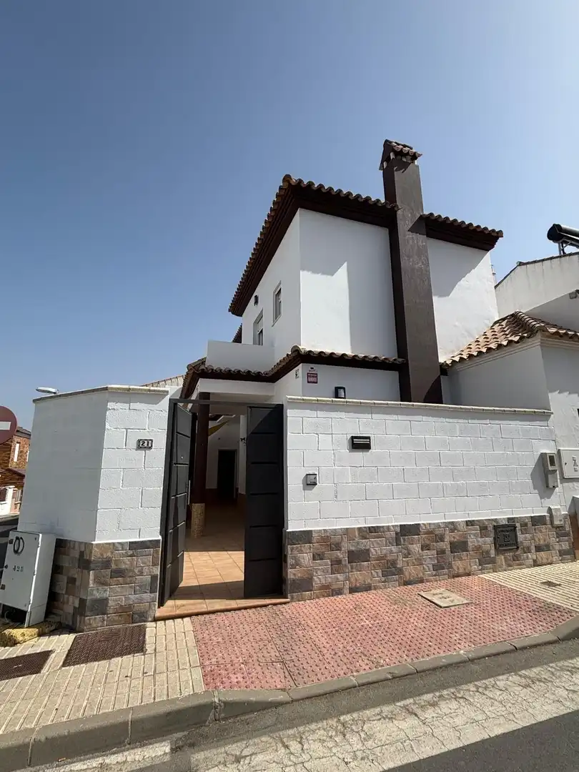 Exterior view of Detached homes for sale in Cantillana