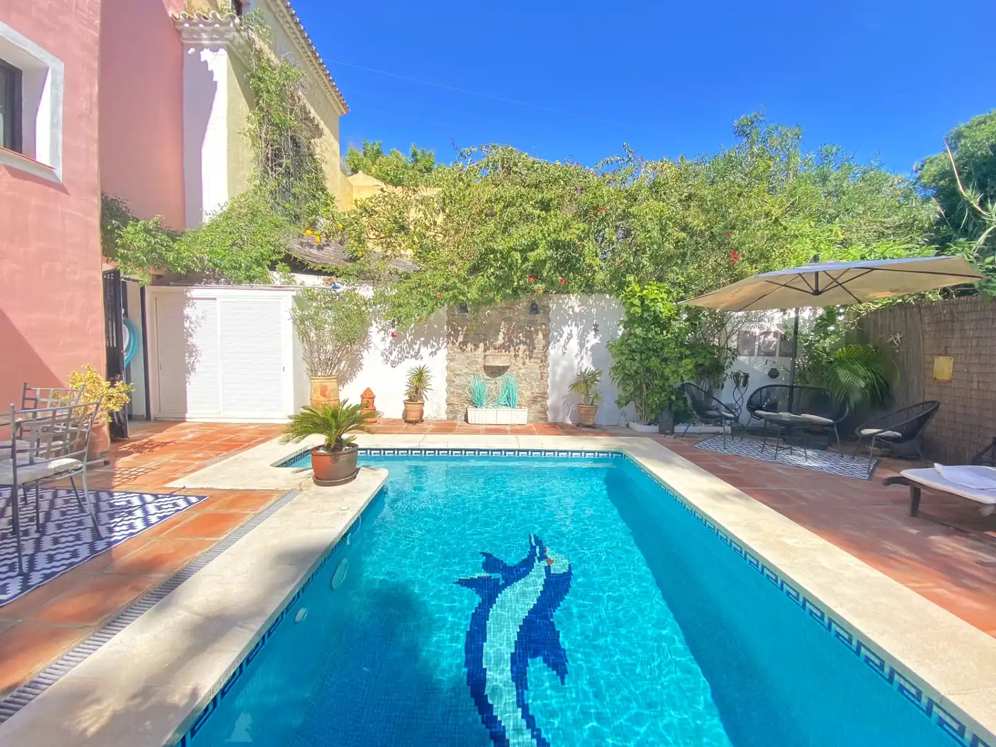 Piscina de Casa adosada en venta en Marbella con Jardín privado, Terraza y Piscina