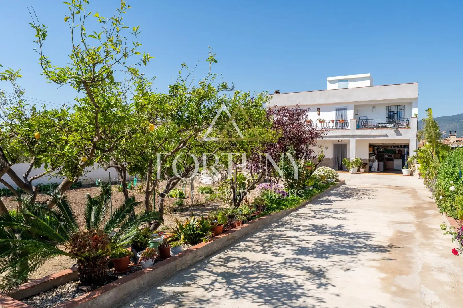 Vista exterior de Casa o xalet en venda en Alcover amb Aire condicionat, Jardí privat i Terrassa