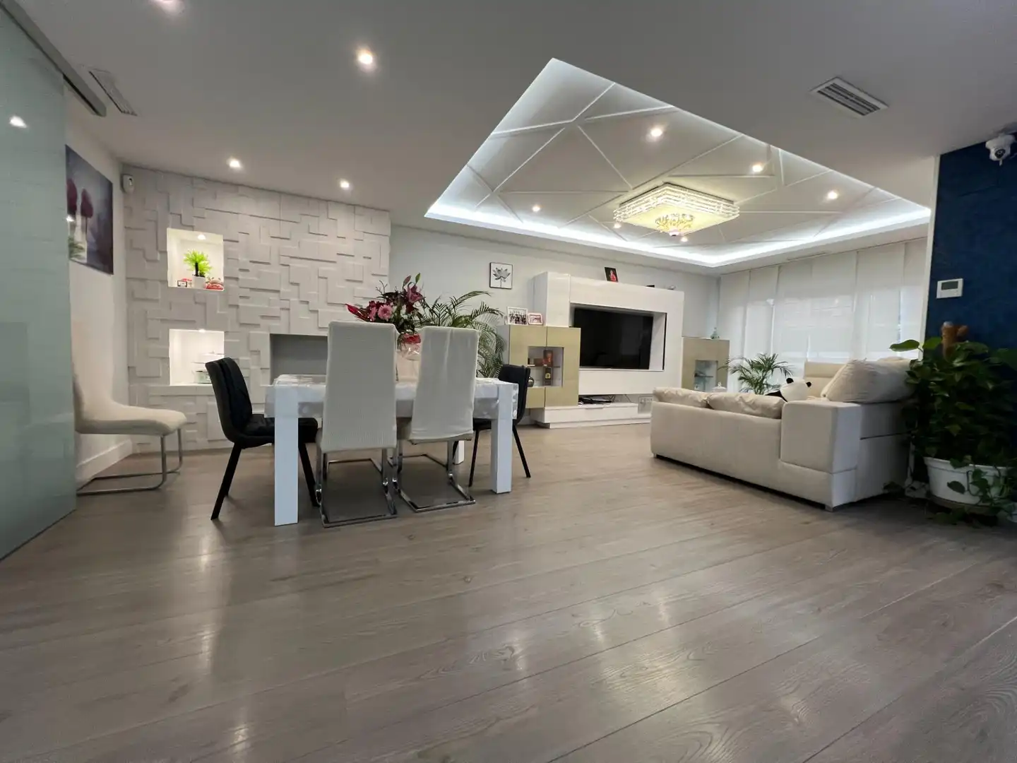 Sala d'estar de Casa o xalet en venda en Rivas-Vaciamadrid amb Aire condicionat, Calefacció i Jardí privat
