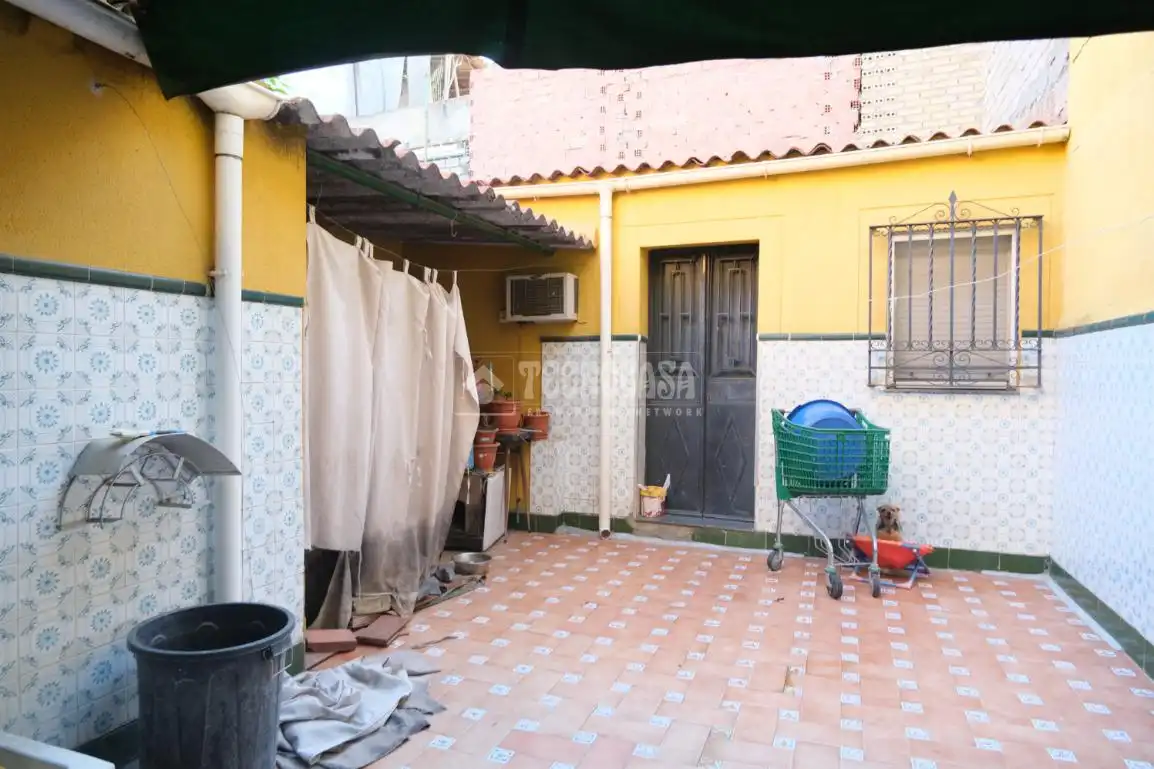Exterior view of Detached homes for sale in Sevilla  with Air Conditioner and Balcony