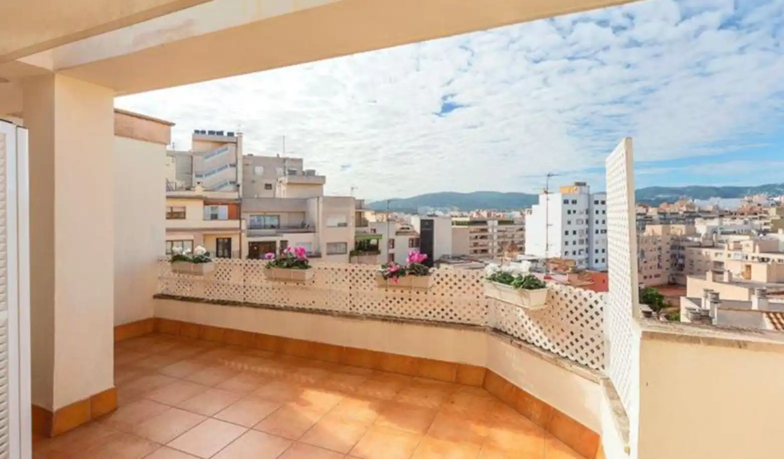 Terrasse von Dachboden zum Verkauf in  Palma de Mallorca mit Klimaanlage, Heizung und Terrasse