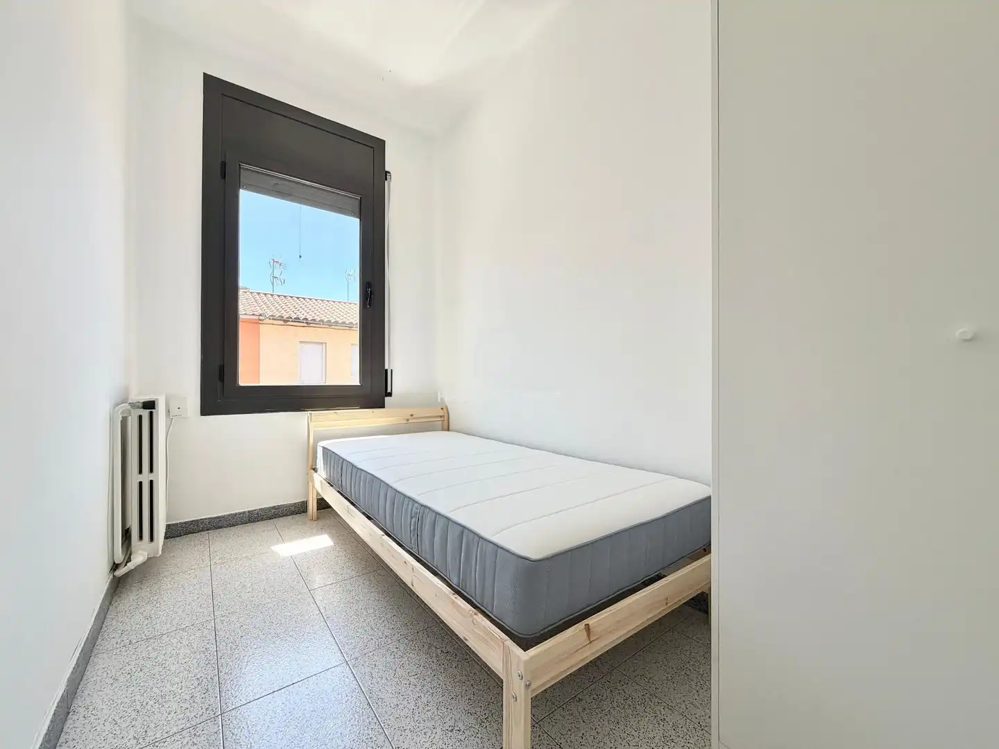 Habitación de Casa adosada en venta en Manlleu con Calefacción, Jardín privado y Terraza
