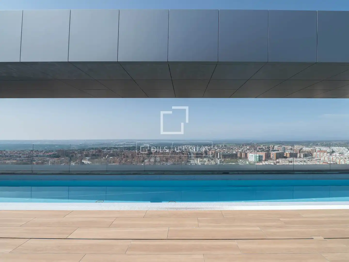 Piscina de Ático en venta en Madrid con Aire acondicionado, Calefacción y Terraza