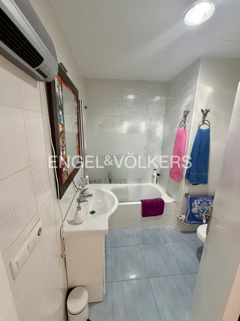Baño de Piso de alquiler en Valencia con Calefacción, Parquet y Amueblado
