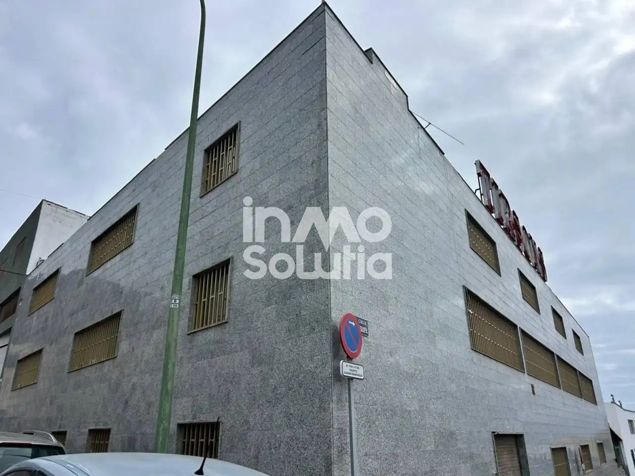 Industrial building with lift for sale in Calle Arequipa