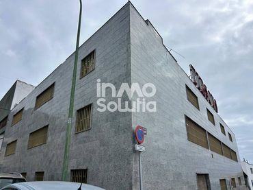 Nau industrial amb ascensor en venda a Calle Arequipa