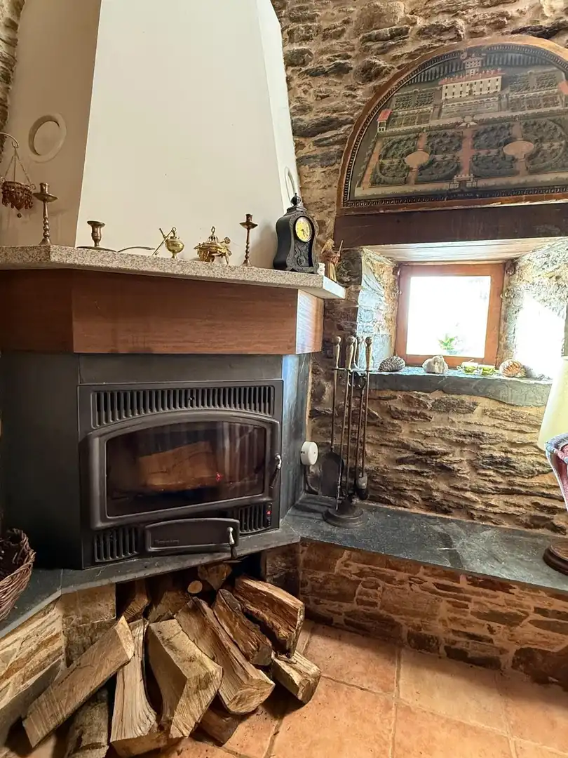 Sala de estar de Finca rústica en venta en Monfero con Calefacción, Jardín privado y Amueblado