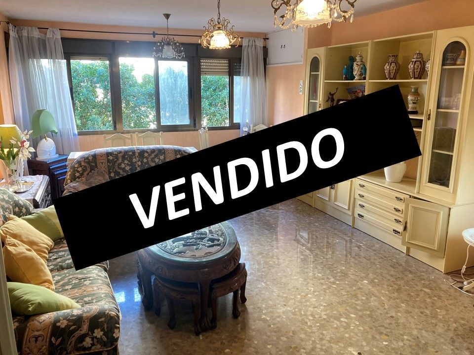 Vista exterior de Pis en venda en  Almería Capital
