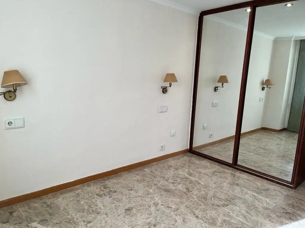 Schlafzimmer von Maisonette zum Verkauf in Benicalap