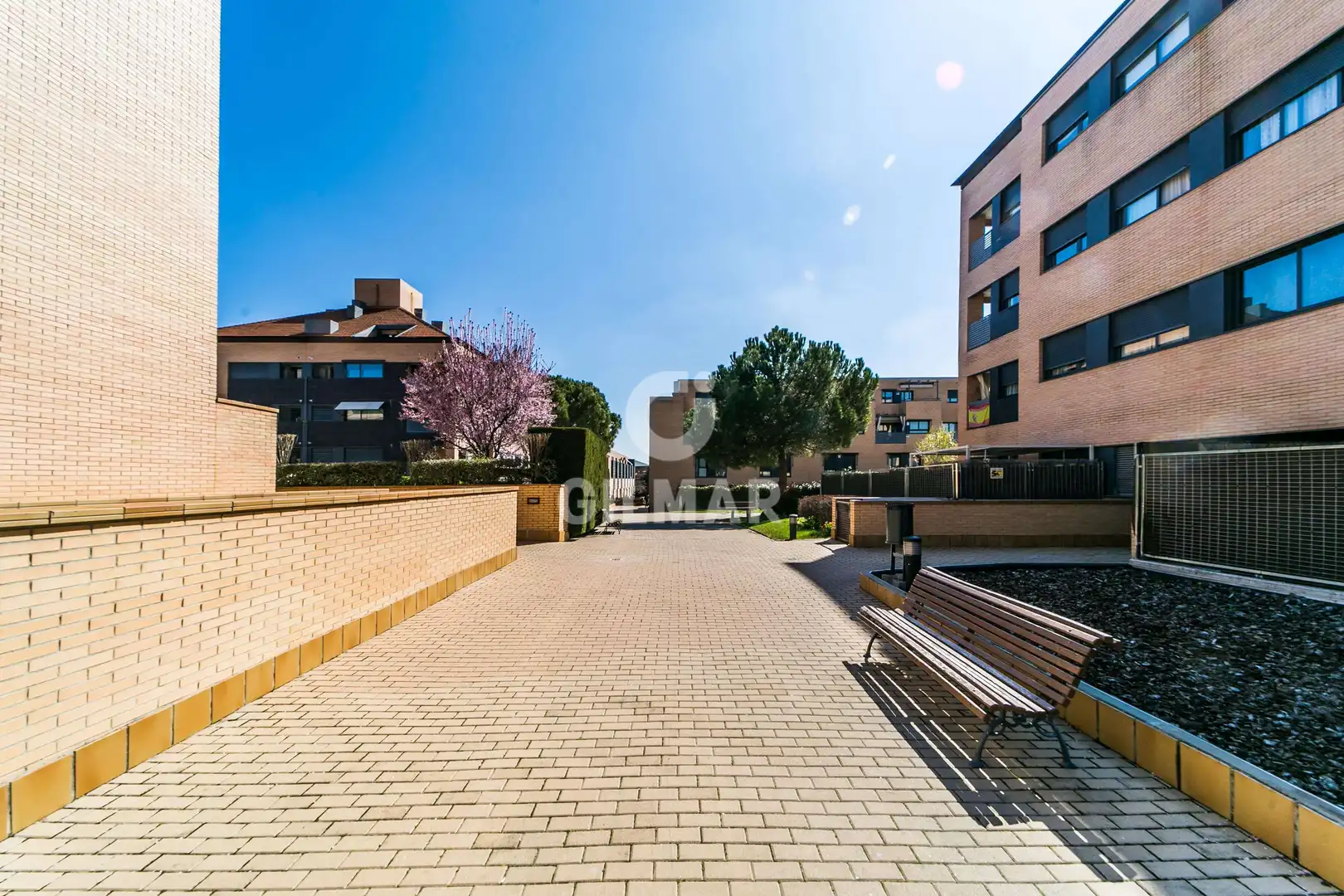 Vista exterior de Planta baixa en venda en Boadilla del Monte amb Calefacció, Jardí privat i Traster