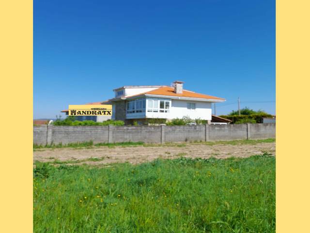 Casa-chalet en Venta en Mugardos