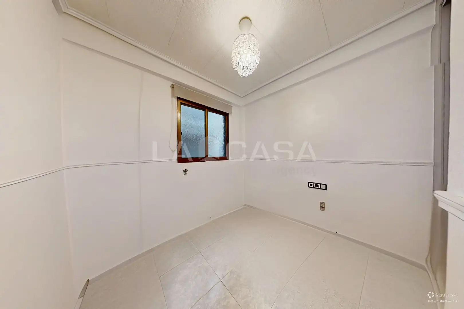 Flat for sale in Valencia  with Air Conditioner