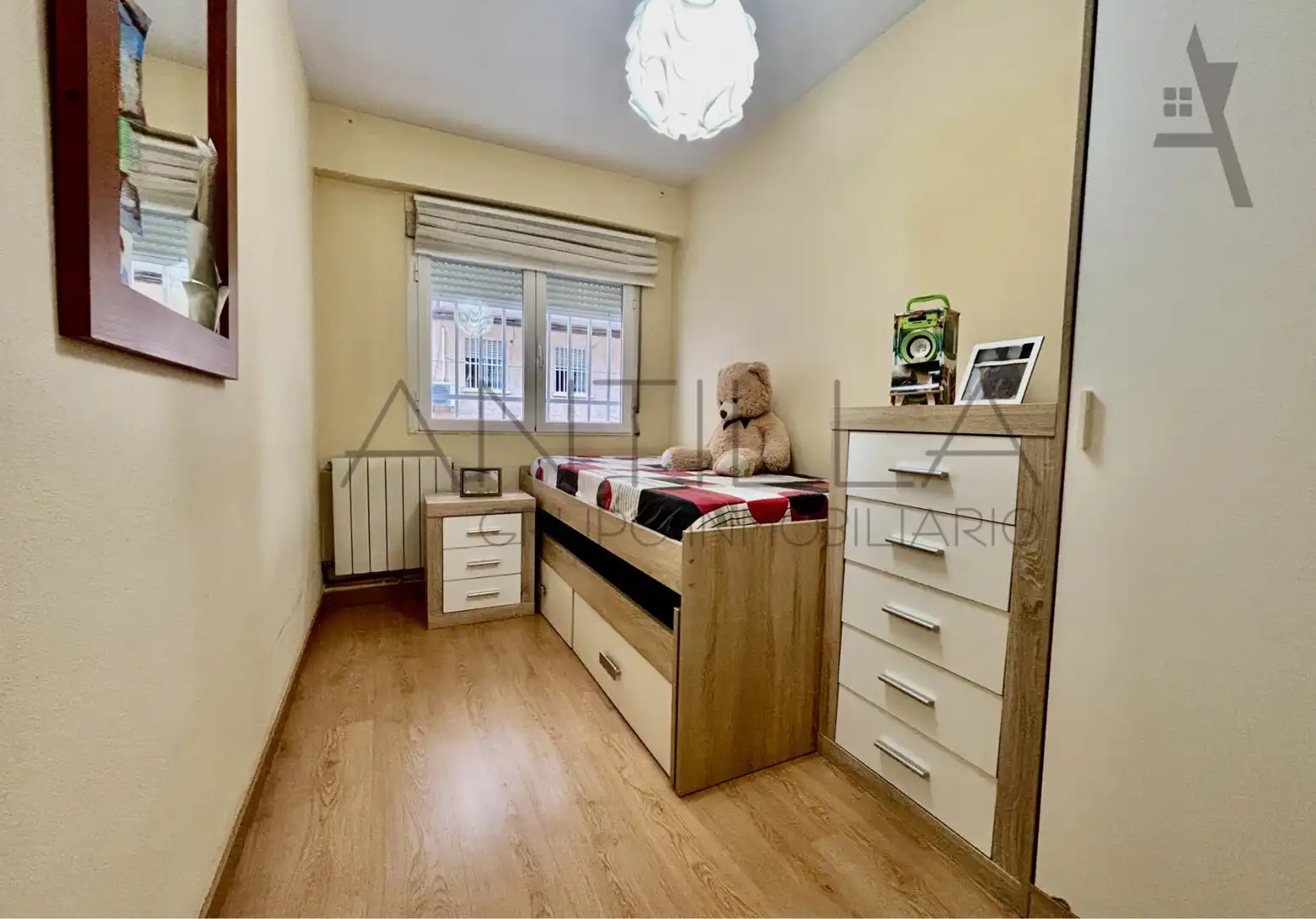 Bedroom of Flat for sale in Madrid  with Heating, Furnished and Alarm