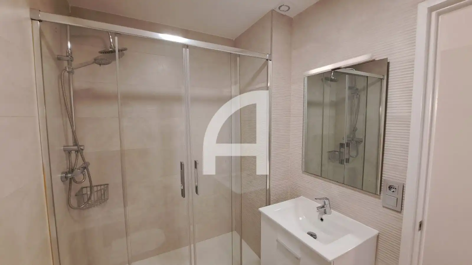Baño de Piso en venta en Terrassa con Calefacción y Terraza