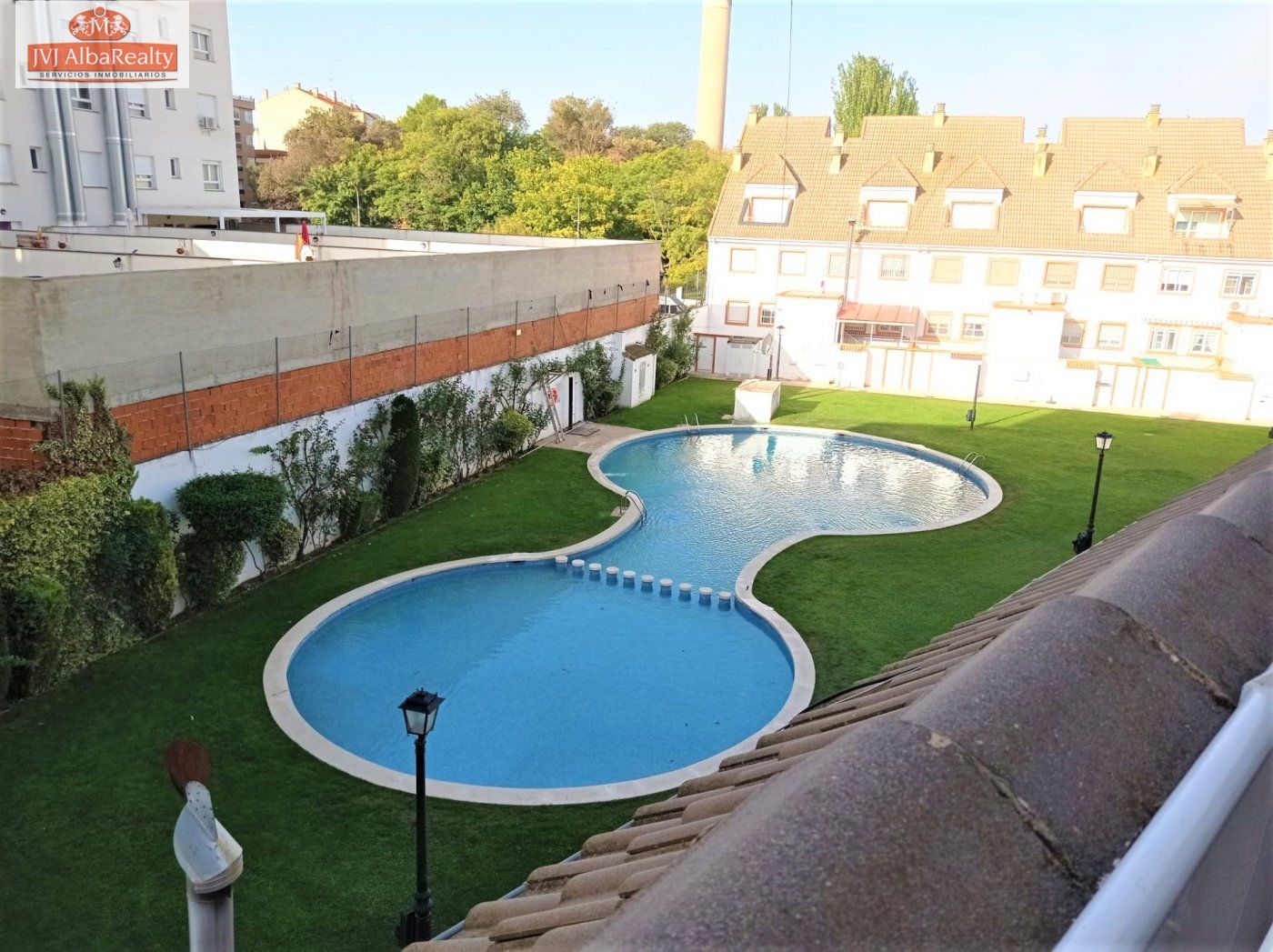 Piscina de Casa adosada en venda en  Albacete Capital amb Aire condicionat, Calefacció i Jardí privat