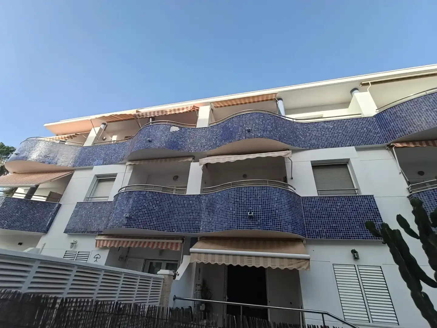 Vista exterior de Pis de lloguer en El Ejido amb Aire condicionat, Moblat i Balcó
