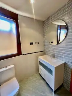 Bany de Casa o xalet en venda en Onzonilla amb Calefacció, Parquet i Terrassa