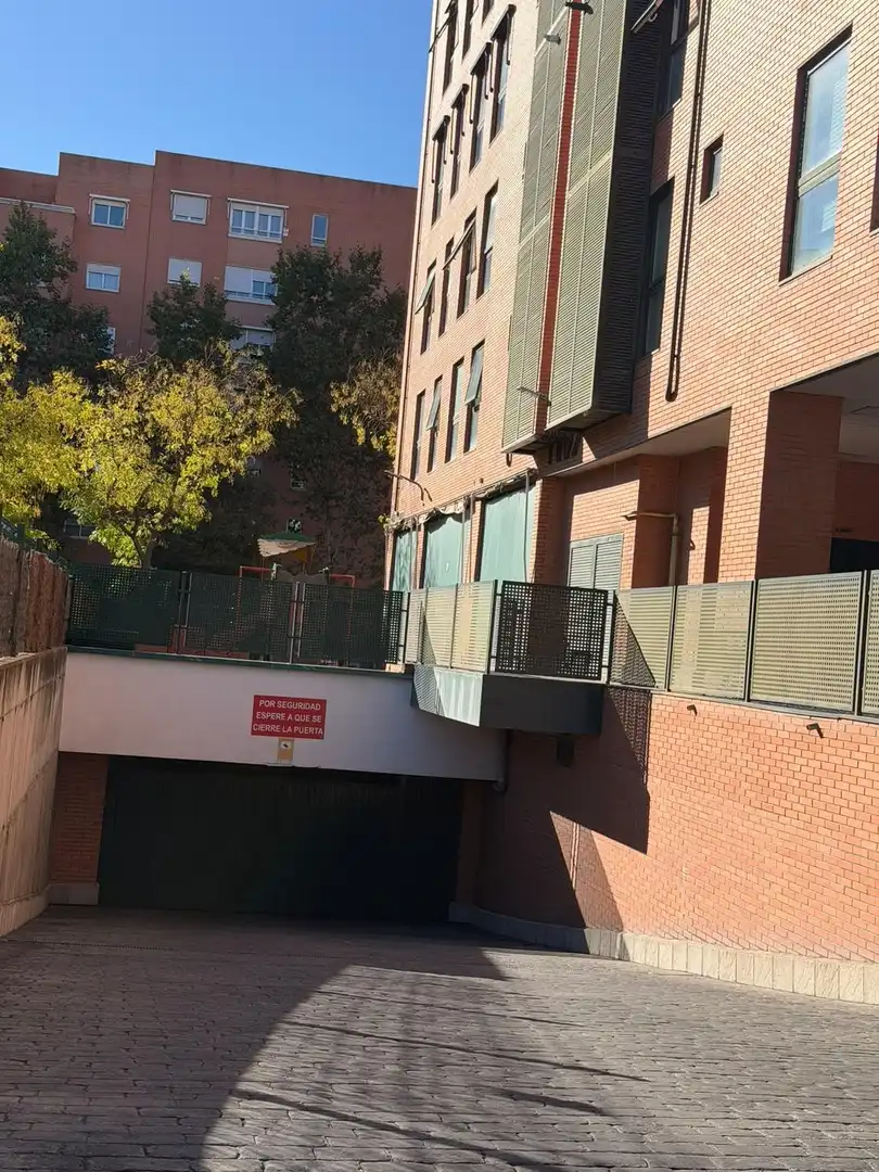 Exterior view of Garage for sale in Carabanchel