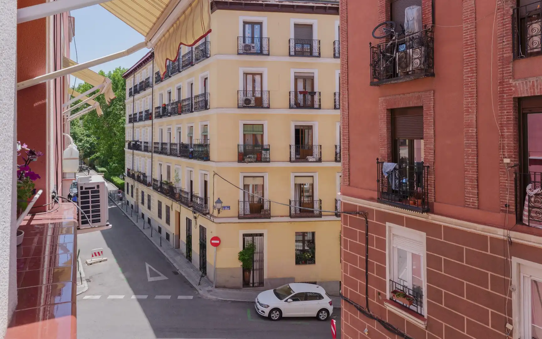 Exterior view of Flat for rent in Madrid  with Heating and Furnished