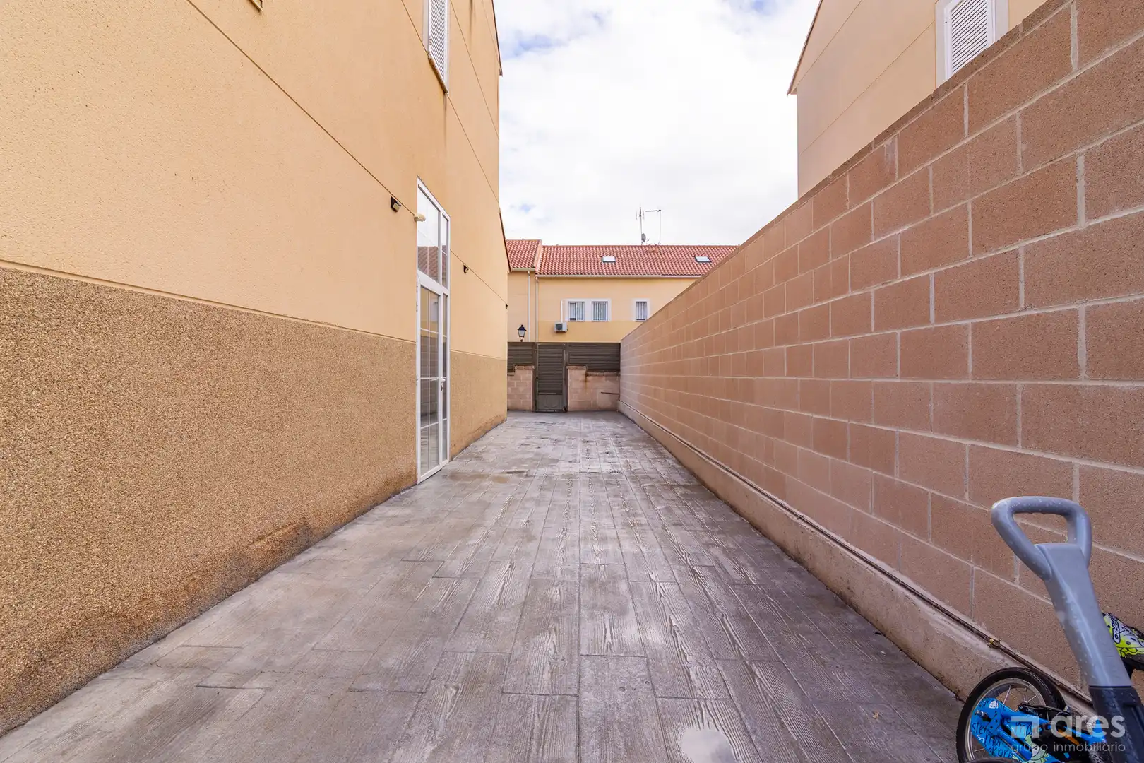 Terrace of Detached homes for sale in El Viso de San Juan  with Air Conditioner, Heating and Private garden