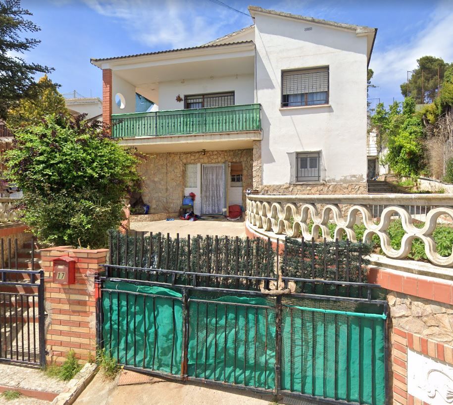 Vista exterior de Casa o xalet en venda en Esparreguera amb Piscina comunitària