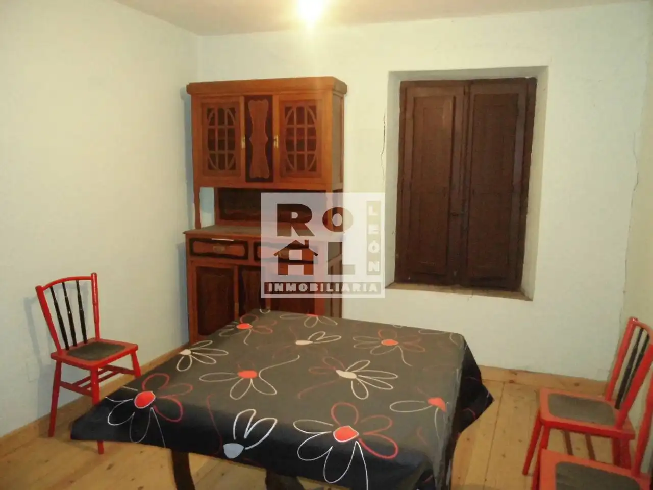 Dormitori de Casa o xalet en venda en Valdefresno amb Jardí privat