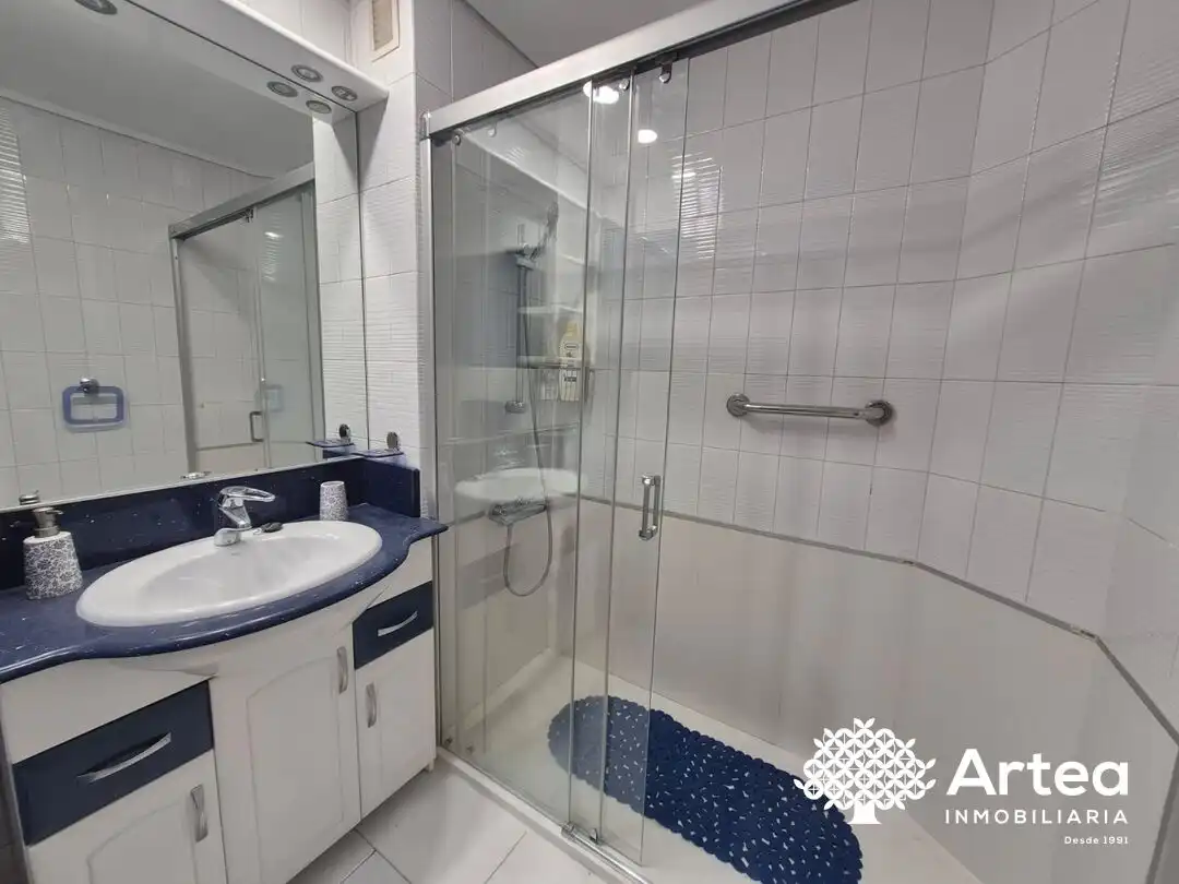 Baño de Piso de alquiler en Bilbao  con Calefacción, Jardín privado y Horno