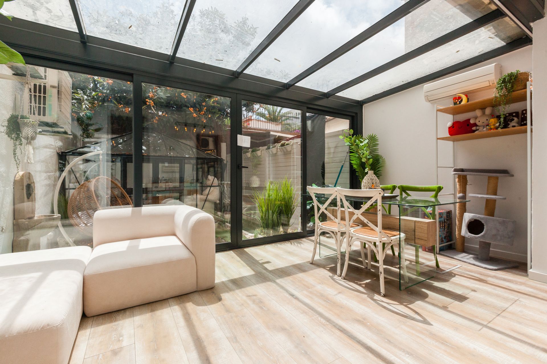 Terrace of Flat for sale in  Barcelona Capital  with Air Conditioner, Heating and Private garden