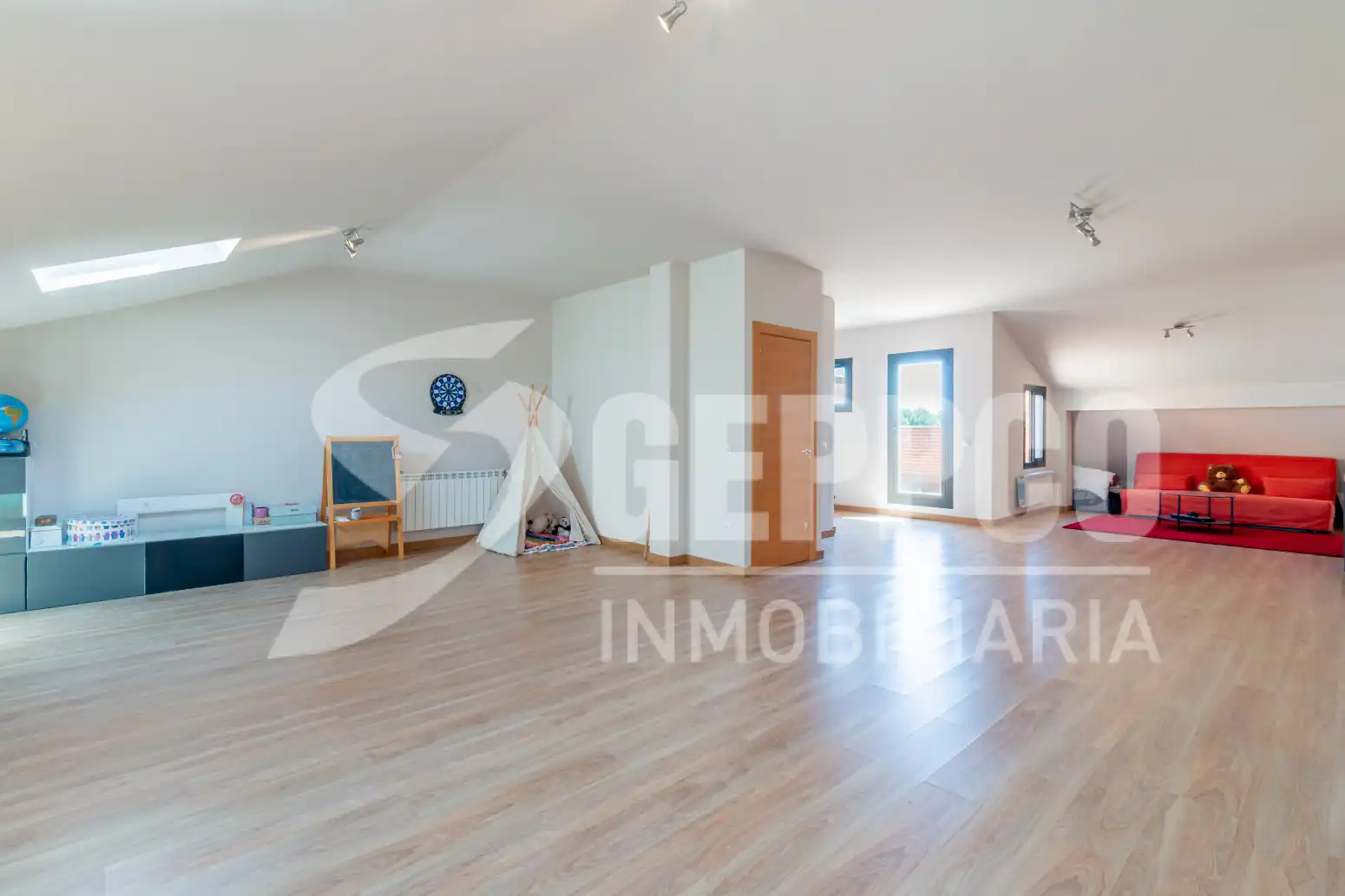 Casa adosada en venta en Alcalá de Henares con Calefacción, Terraza y Piscina comunitaria