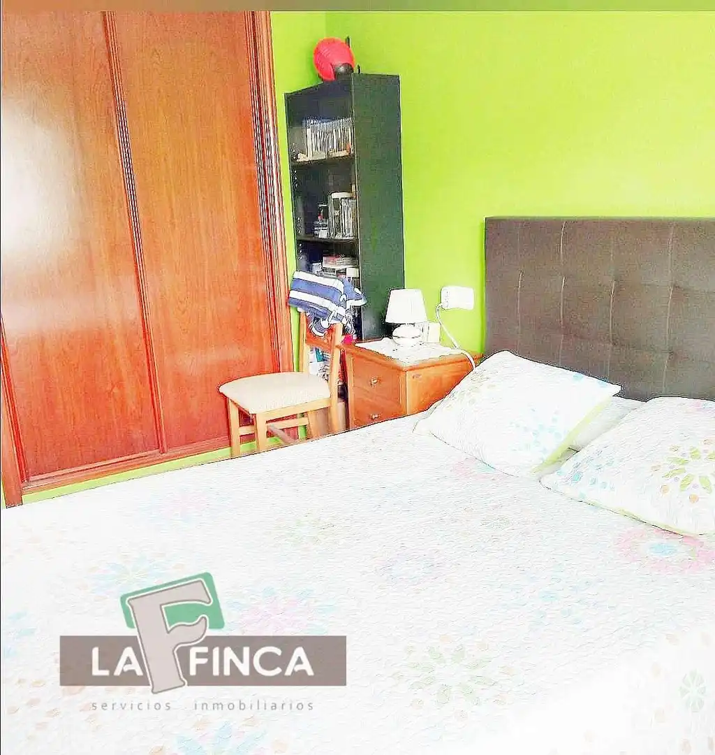 Dormitori de Casa o xalet en venda en Soto del Barco amb Calefacció, Parquet i Terrassa