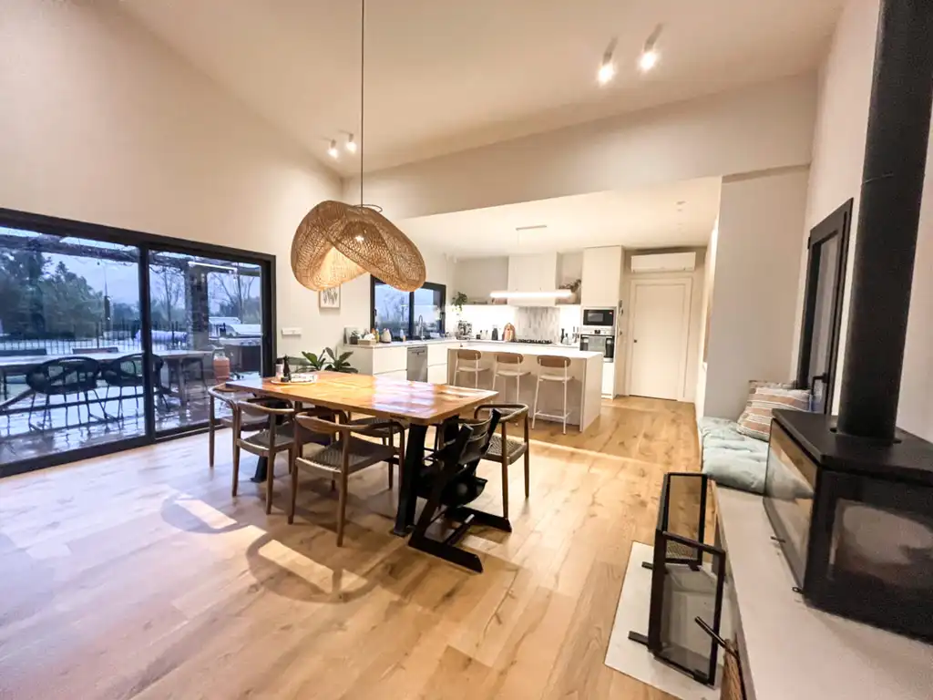 Comedor de Casa o chalet de alquiler en Sant Martí de Llémena con Aire acondicionado, Jardín privado y Trastero