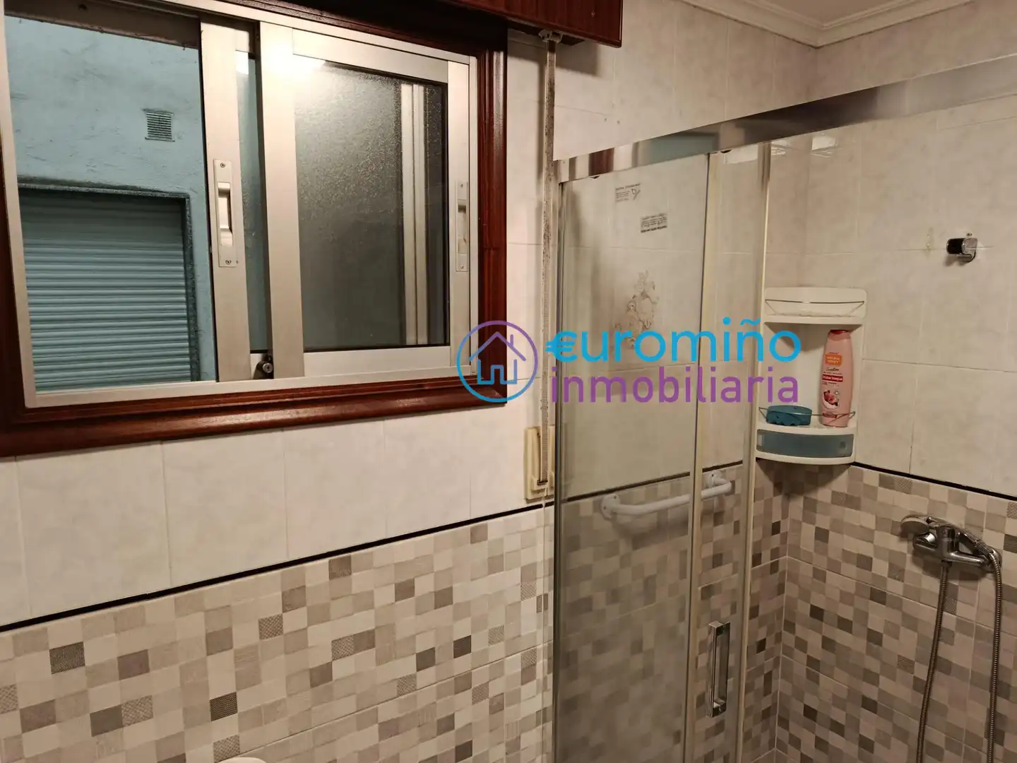 Baño de Piso en venta en A Cañiza   con Calefacción, Trastero y Amueblado
