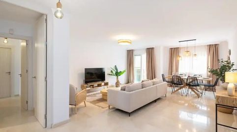 Foto 3 de Piso en venta en Avenida Juan Gómez Juanito, 14, Puerto Deportivo, Fuengirola