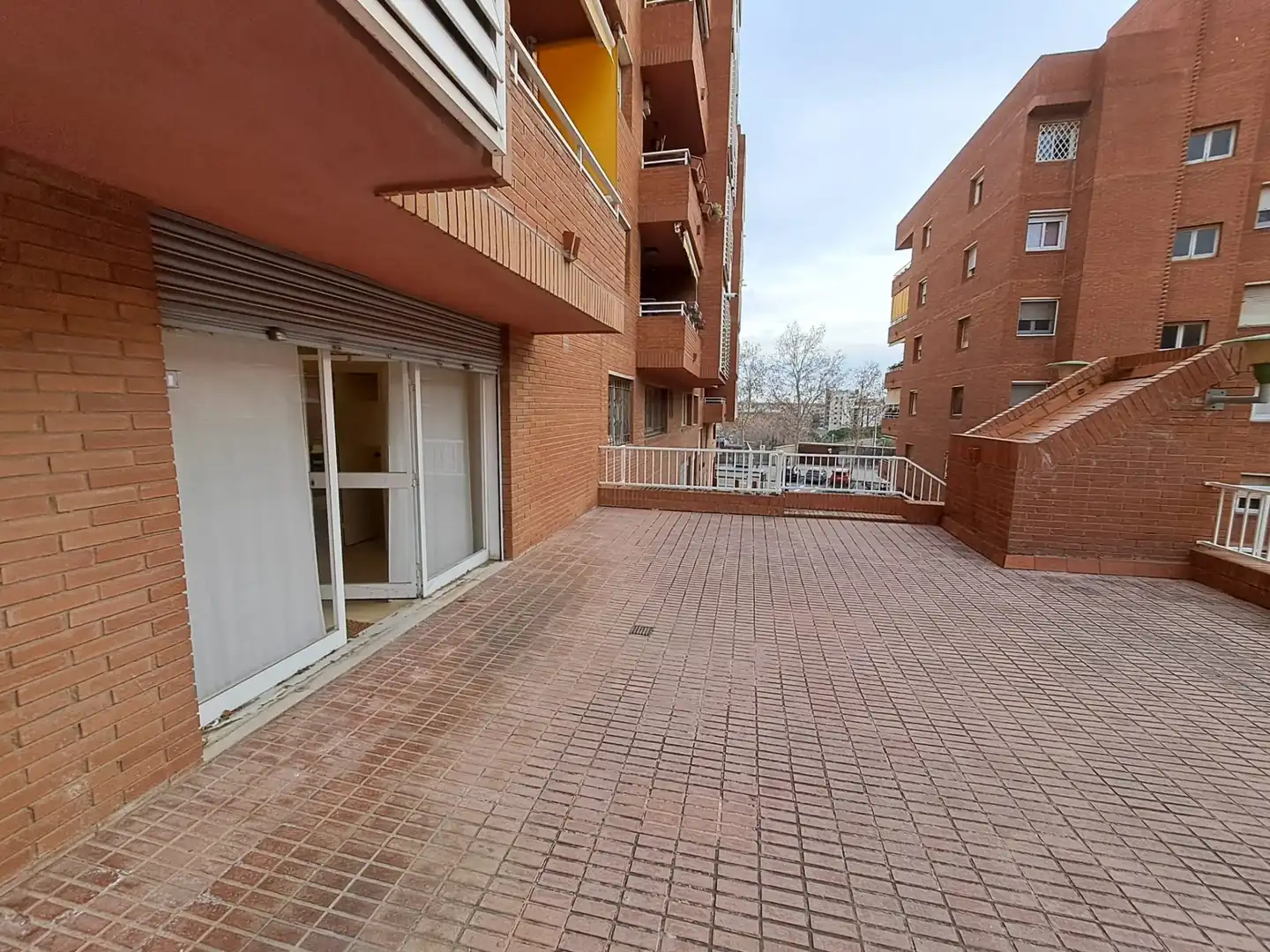Vista exterior de Local de alquiler en Sant Joan Despí con Aire acondicionado