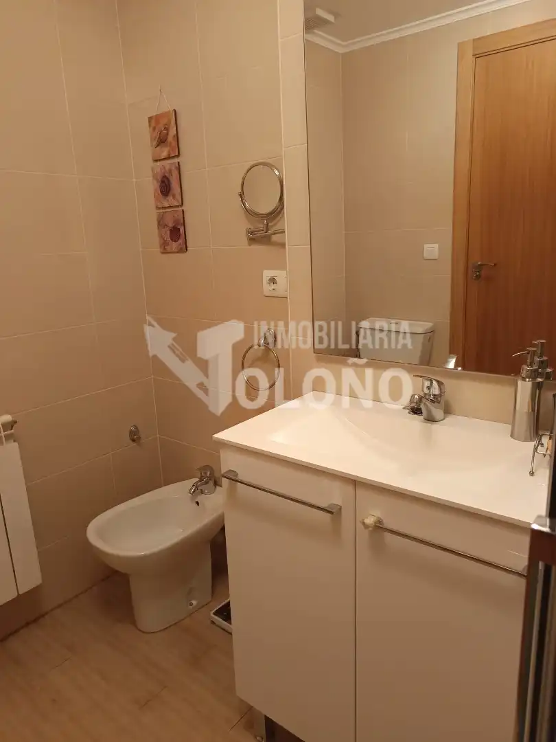 Bany de Apartament en venda en Castañares de Rioja amb Calefacció, Moblat i Forn