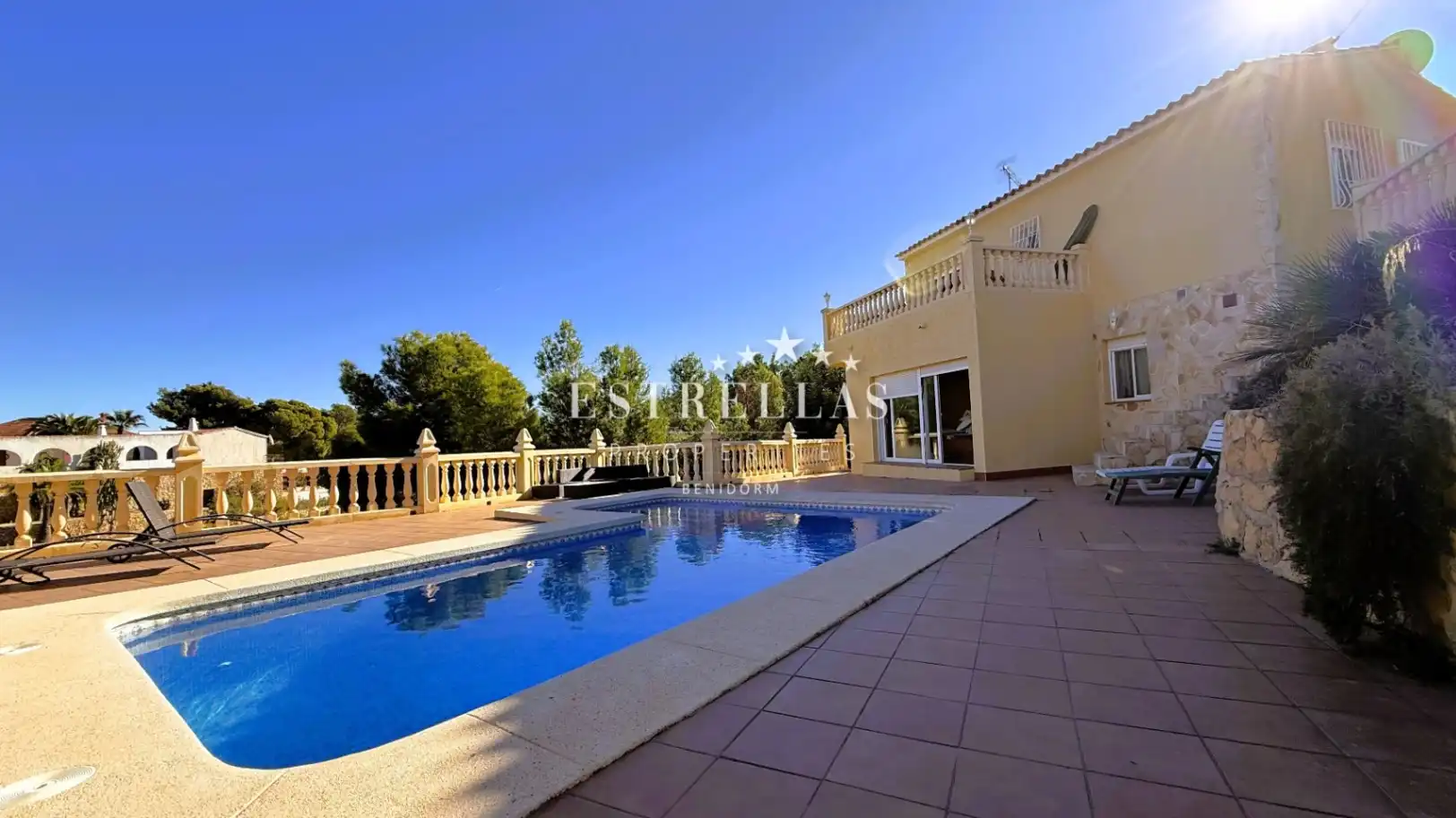 Vista exterior de Casa o chalet en venta en La Nucia con Aire acondicionado, Calefacción y Jardín privado