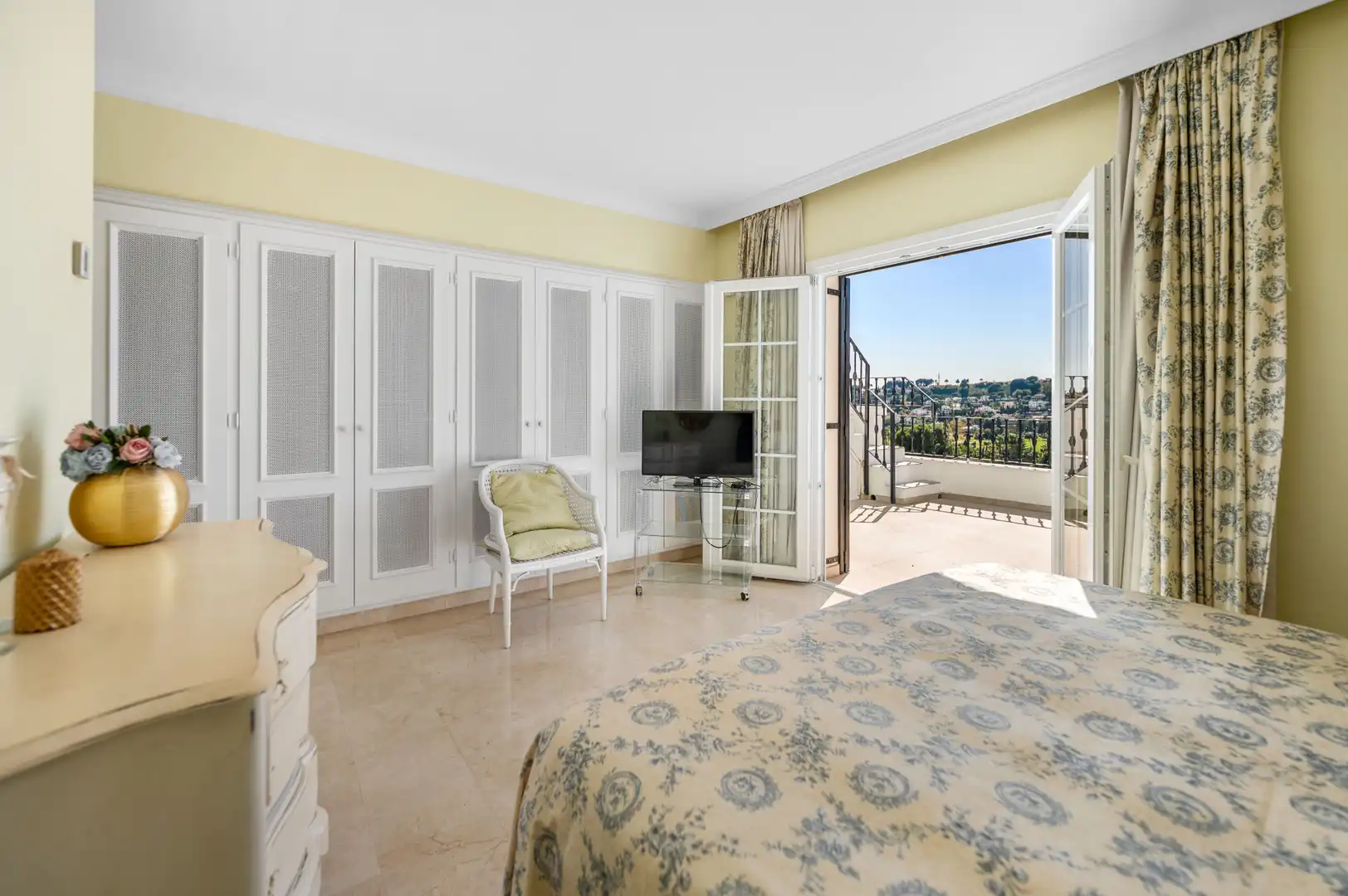 Habitación de Casa adosada en venta en Marbella con Aire acondicionado, Terraza y Piscina