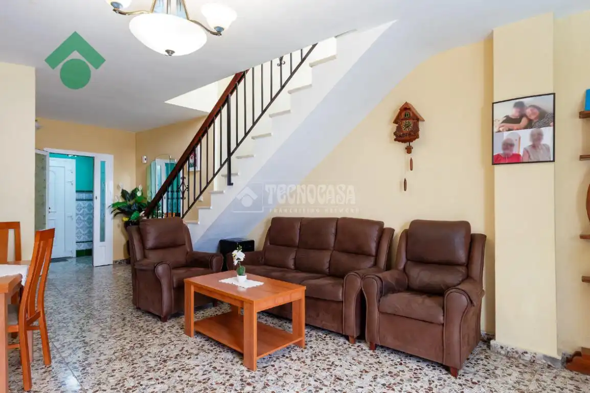 Sala de estar de Casa adosada en venta en Nerja