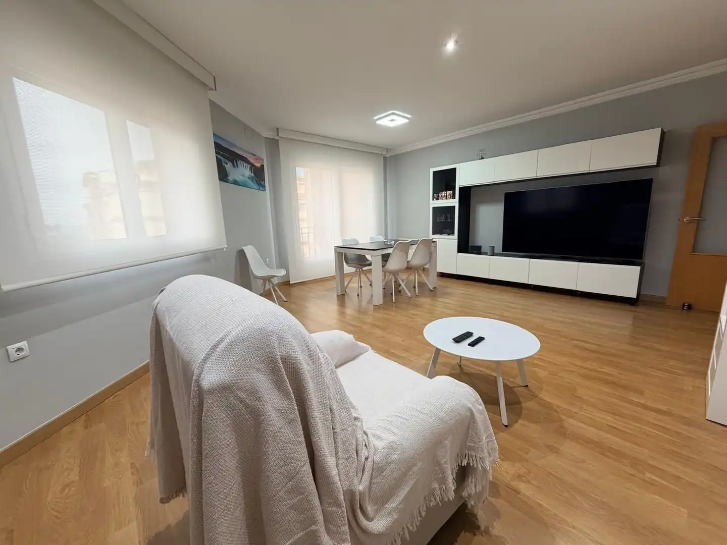 Sala d'estar de Casa adosada en venda en Albaida amb Aire condicionat, Parquet i Moblat
