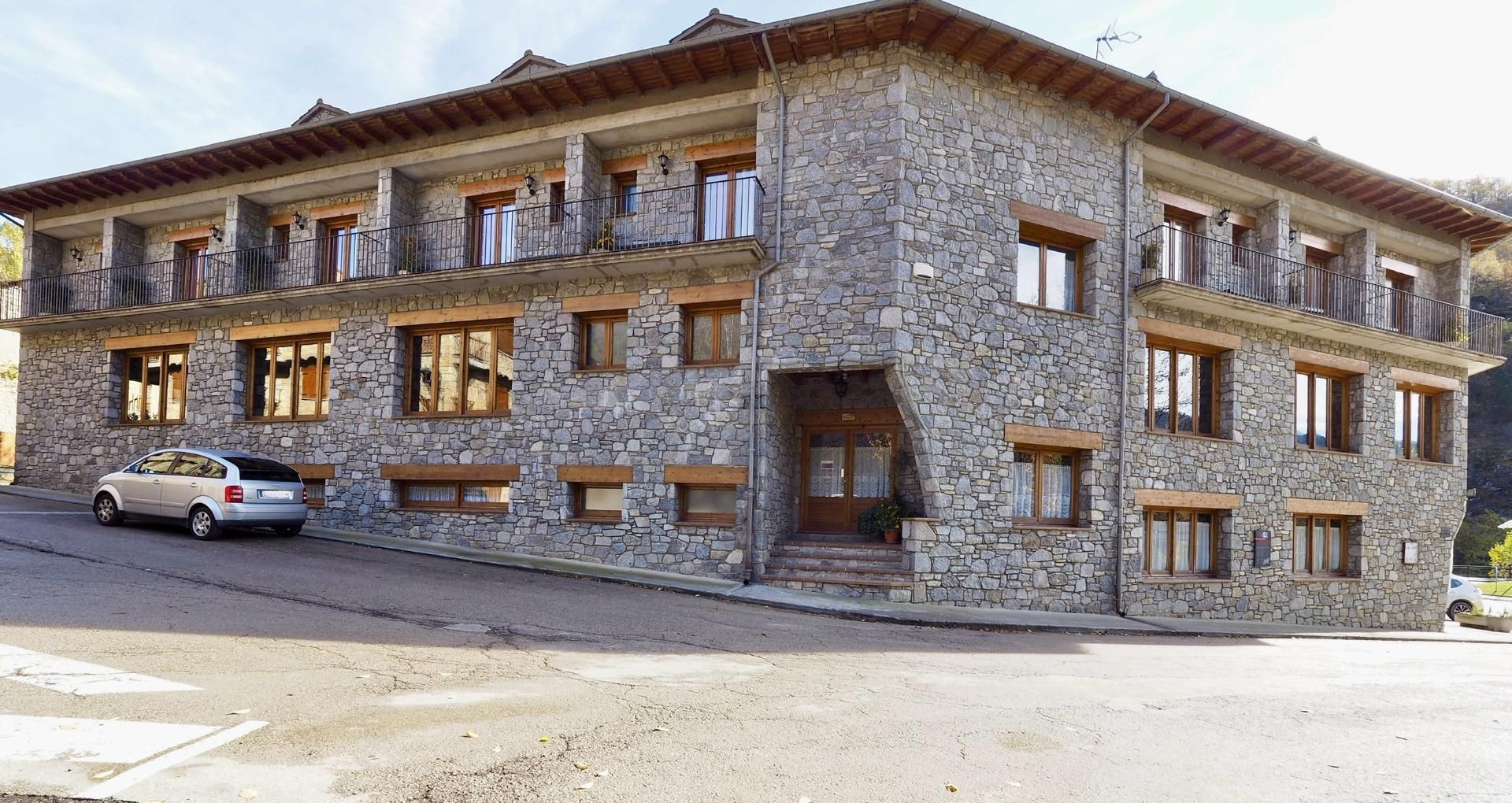Exterior view of Building for sale in Setcases