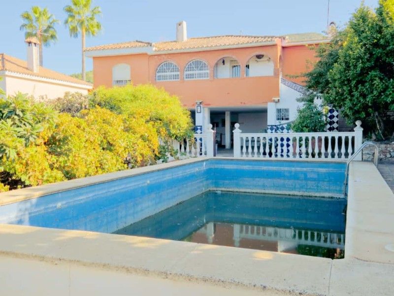 Piscina de Casa o xalet en venda en Alhaurín de la Torre amb Piscina