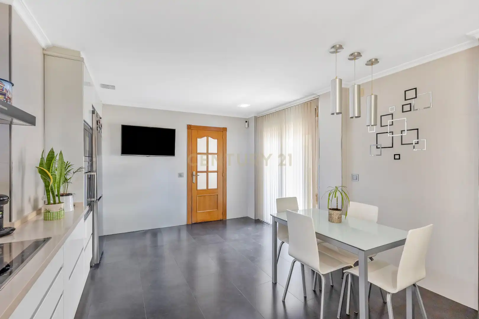 Menjador de Apartament en venda en Torrevieja amb Aire condicionat, TV i Balcó
