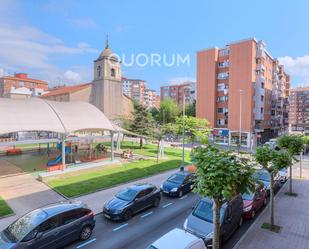 Vista exterior de Pis en venda en Barakaldo  amb Calefacció i Traster