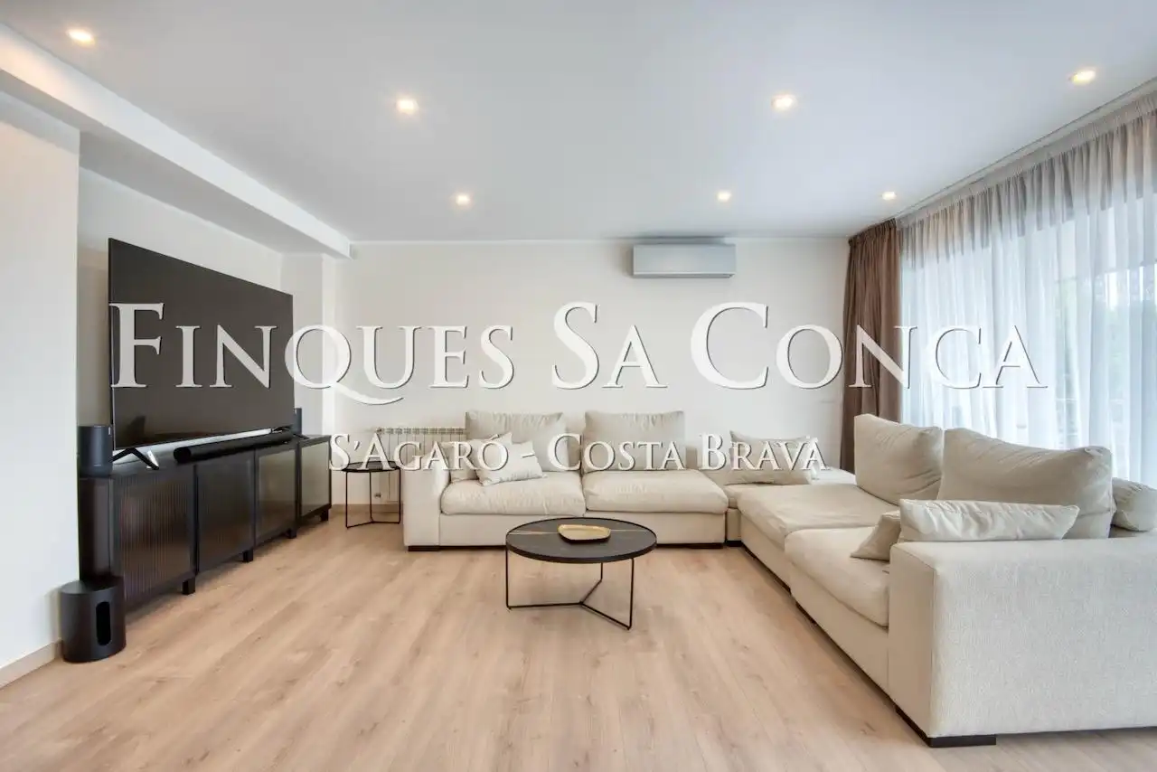 Sala d'estar de Casa o xalet en venda en Sant Feliu de Guíxols amb Aire condicionat, Calefacció i Parquet