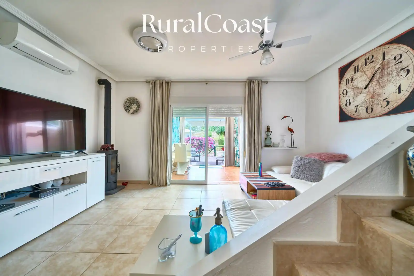 Sala de estar de Casa adosada en venta en Aigües con Aire acondicionado, Calefacción y Jardín privado