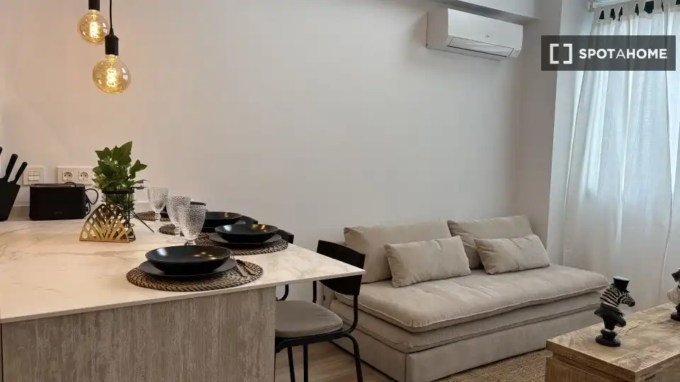 Living room of Flat for rent in Madrid  with Air Conditioner, Heating and Furnished