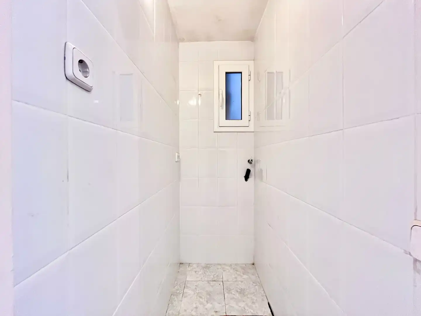 Bathroom of Flat for sale in Barcelona  with Parquet flooring, Oven and Balcony