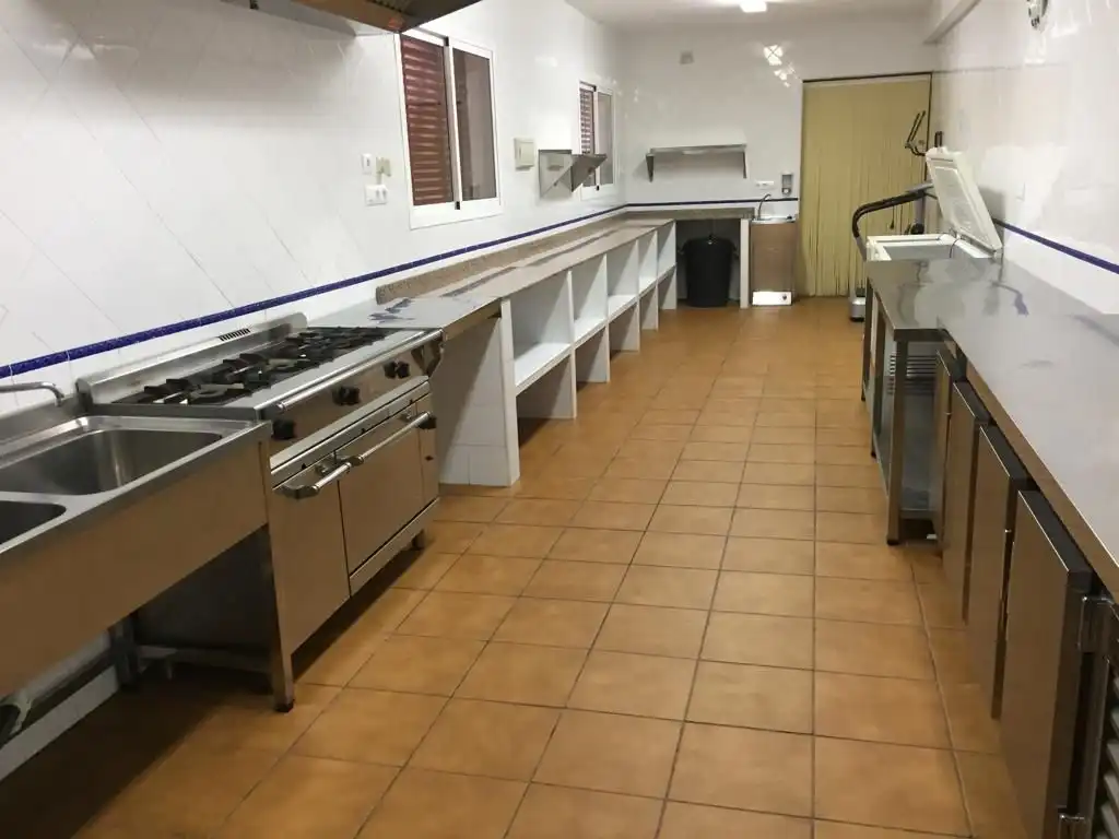 Cuina de Local en venda en Sanlúcar de Barrameda amb Aire condicionat