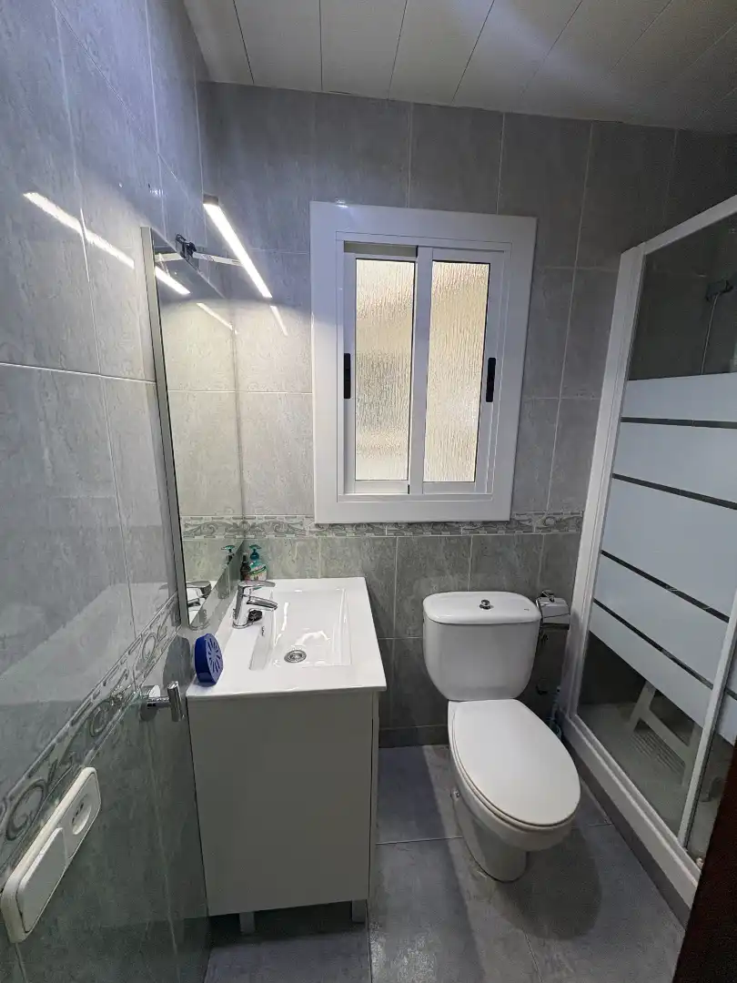 Badezimmer von Wohnung zum Verkauf in Badalona mit Balkon